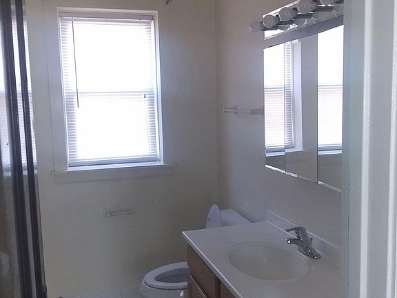 3rd image of 3906 W Leland Ave