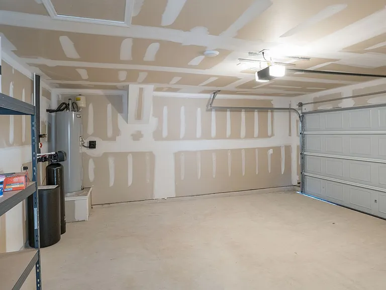 6319 Antares — Photo 22