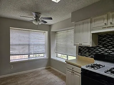 9122 Kirkleigh St — Photo 10