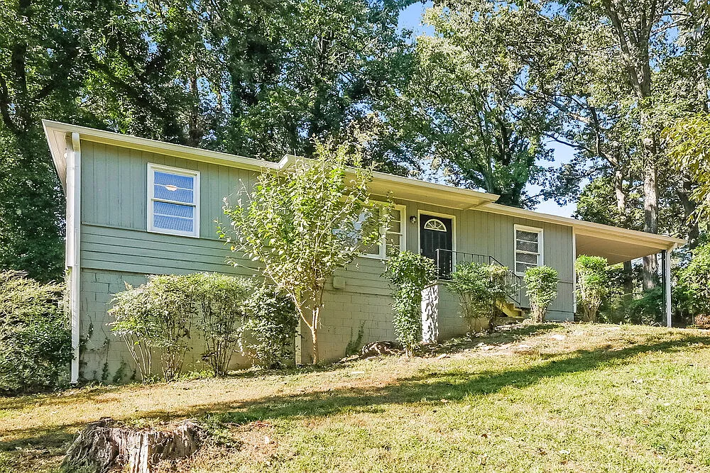 3 bed, 1.0 bath, 1025 sqft, $1,755 — Photo 3