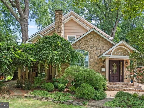 2131 Grayson Pl, Falls Church, VA 22043