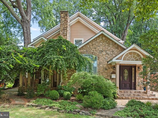 2131 Grayson Pl, Falls Church, VA 22043