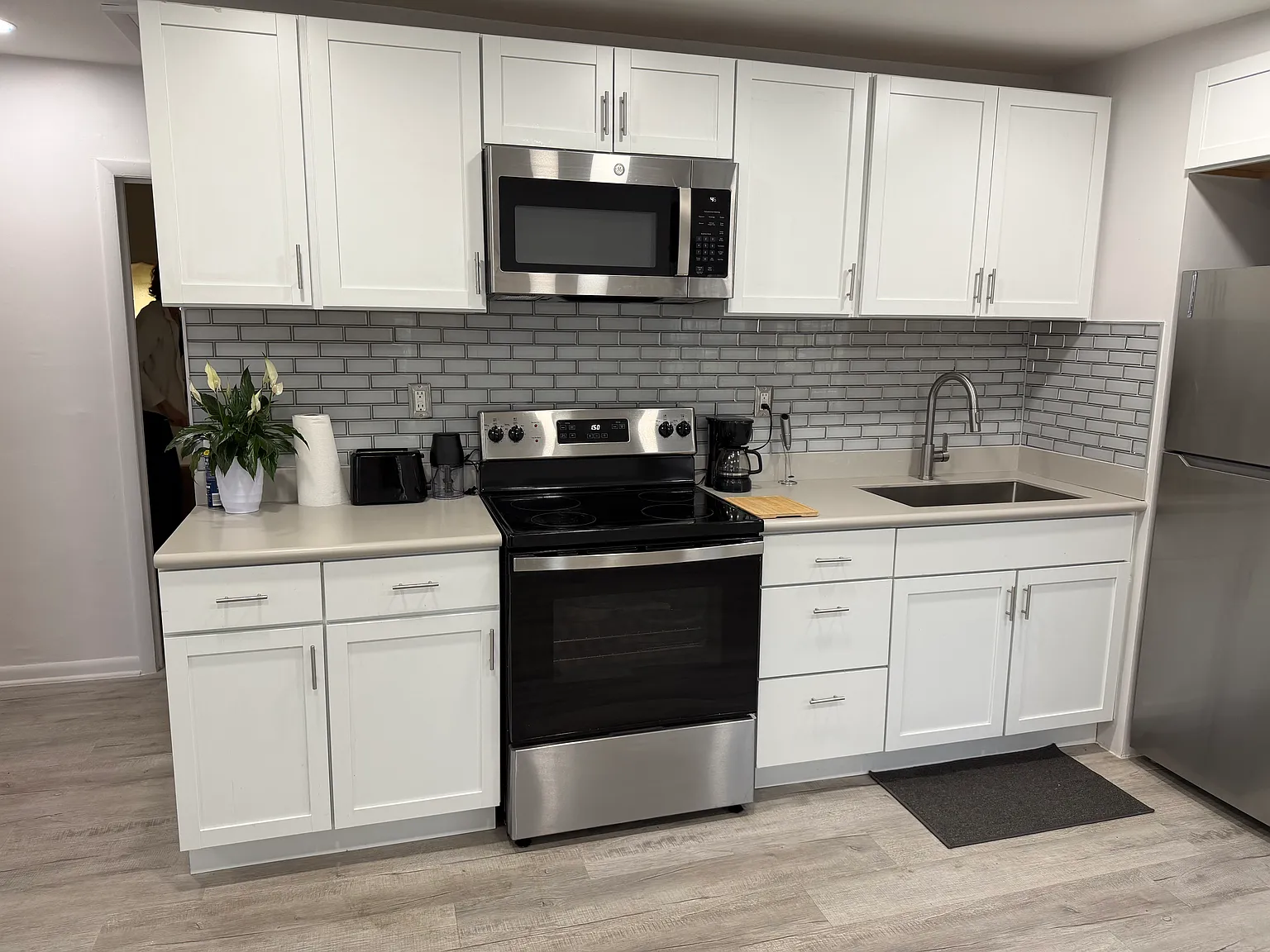 3 bed, 900 sqft, $1,900 — Photo 2