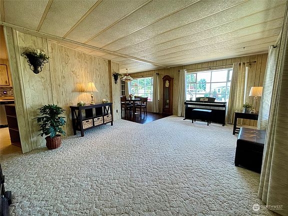 3rd image of 1358 Alonda Lane NE