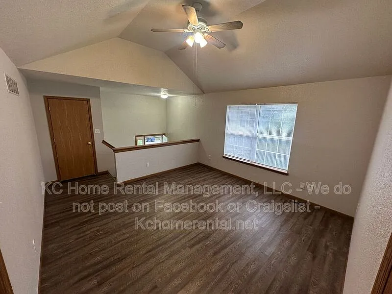 3 bed, 2.0 bath, 1300 sqft, $1,495 — Photo 3