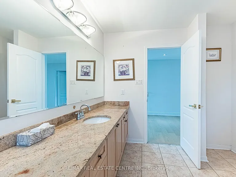 3339 Crompton Cres — Photo 40