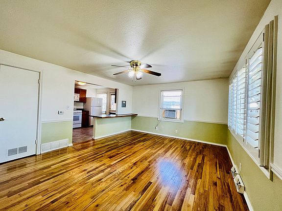5th image of 3001-3005 S Fox St #3003