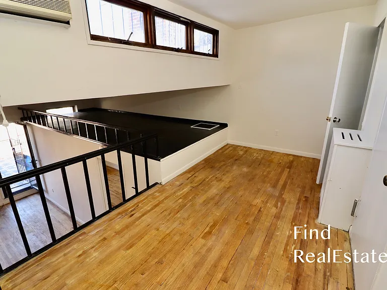 39 W 74th St #PHB — Photo 19