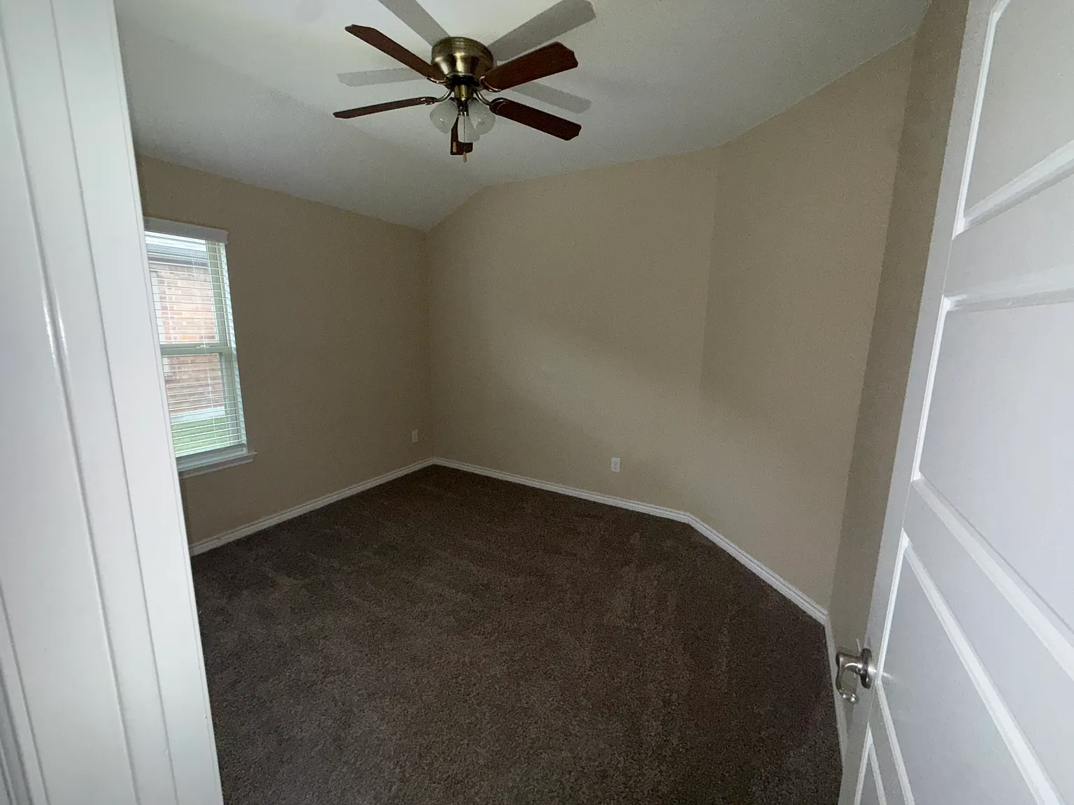 4 bed, 1875 sqft, $2,400 — Photo 2