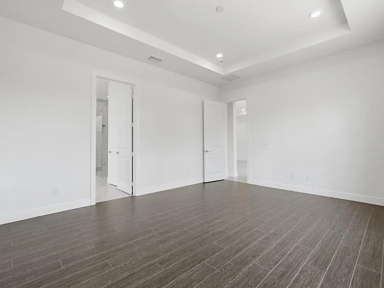 11760 Bayview Cir — Photo 25