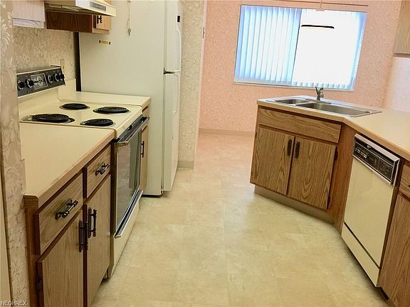 2nd image of 160 Fox Hollow Dr APT 201
