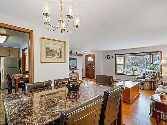 3rd image of 72 Mount Orange Rd