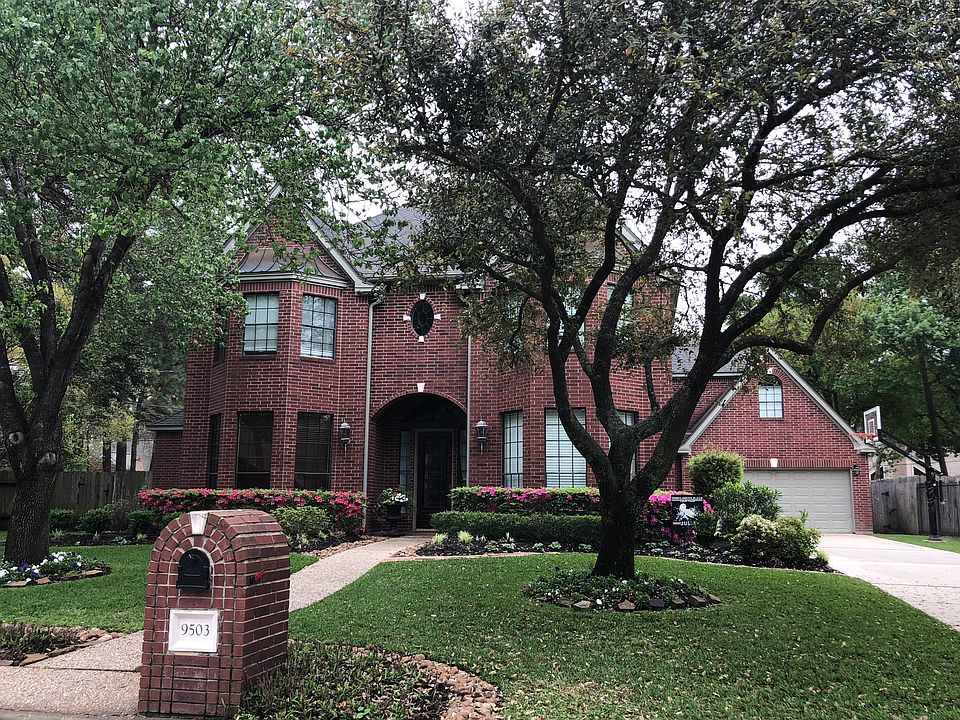 BEAUTIFUL HOME LARGE LOT