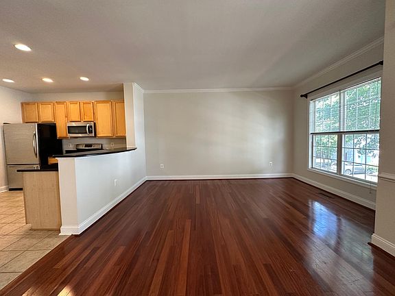 4th image of 13487 Stanton Pl