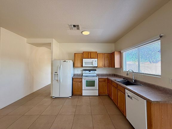 5th image of 1017 E Pedro Rd
