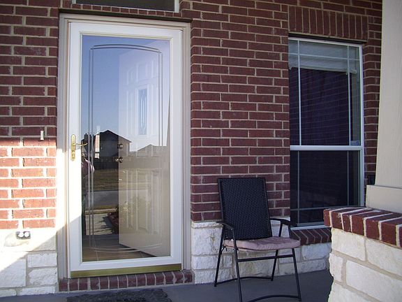 3rd image of 6000 Shamrock Dr