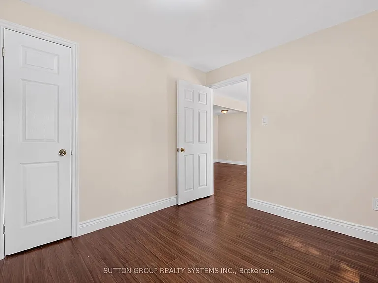2082 Lilac Dr — Photo 9