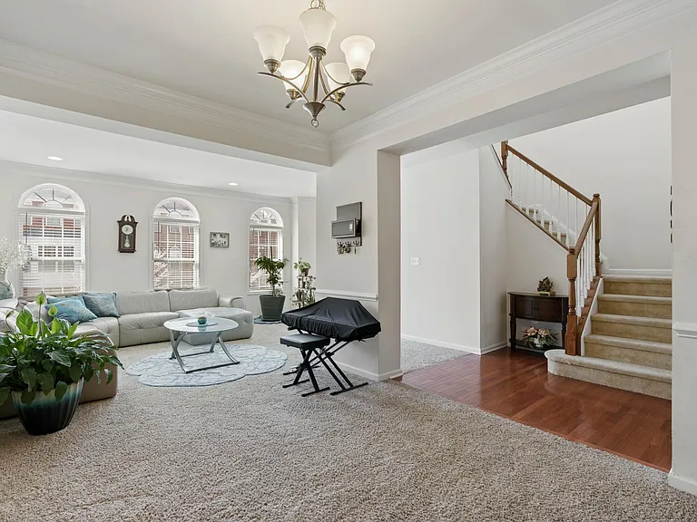 43245 Mitcham Sq — Photo 3