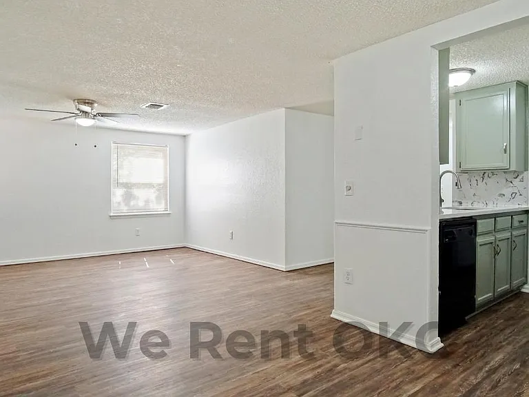 7500 NW 113th Pl — Photo 9