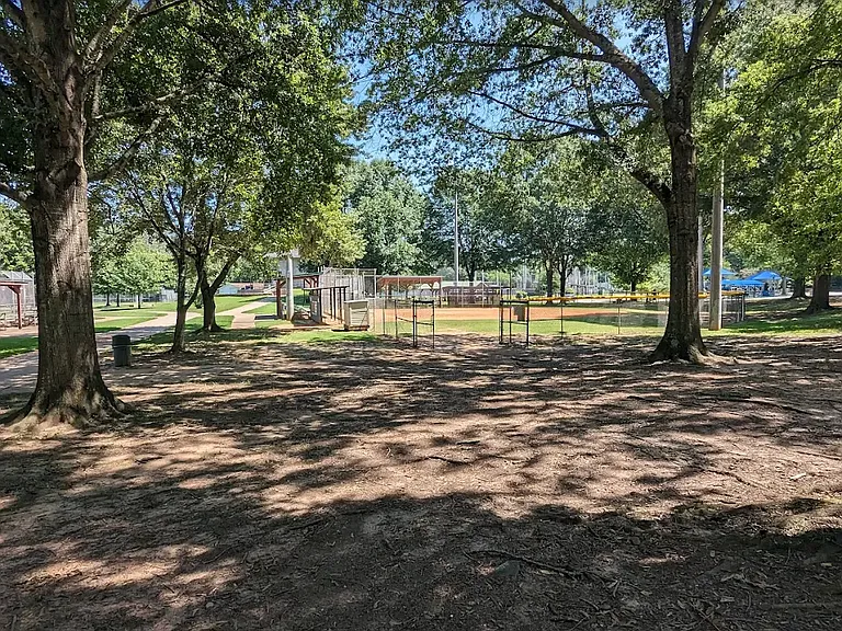 2402 Lancelot Dr — Photo 15