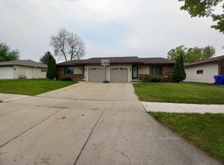 3327 E Canary St, Appleton, WI 54915