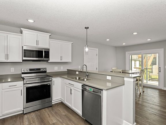 5th image of 1708 E Detroit Pl