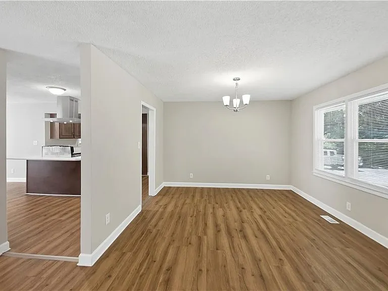 5949 James Rd — Photo 10