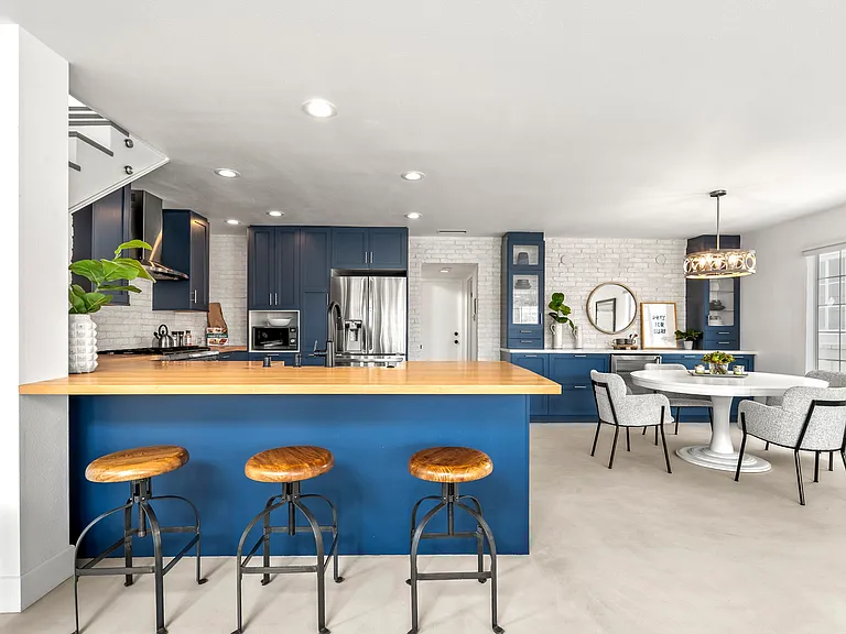709 W Balboa Blvd — Photo 14