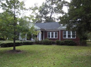 402 Courtland St, Maxton, NC 28364