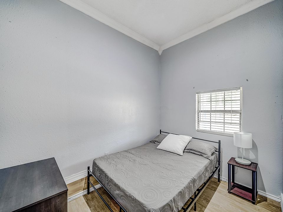 Please note that this photo has been virtually staged, not all furnishings seen will be included in your room when you arrive