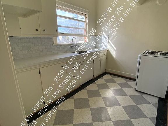 5th image of 2529 W 4th St #206