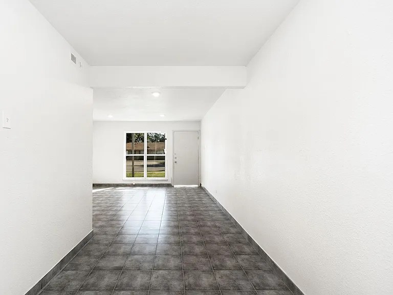 Dellview Crossing Apartments — Photo 51