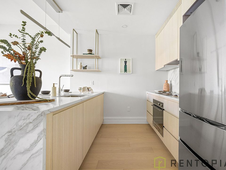 1st image of 960 Franklin Ave #268