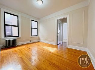 25-39 33rd St #2R, Astoria, NY 11102