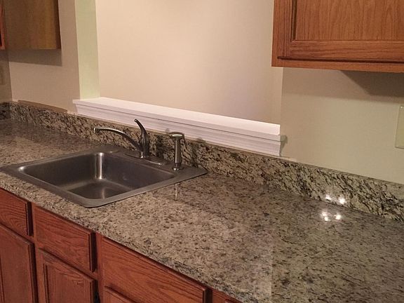 5th image of 805 Knollwood Ct
