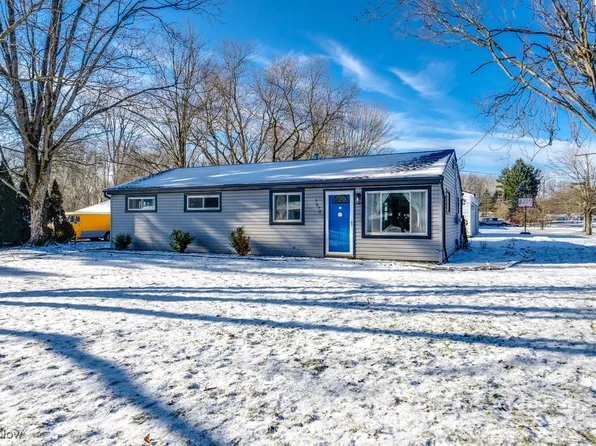 7674 Crestwood Ln, Northfield, OH 44067