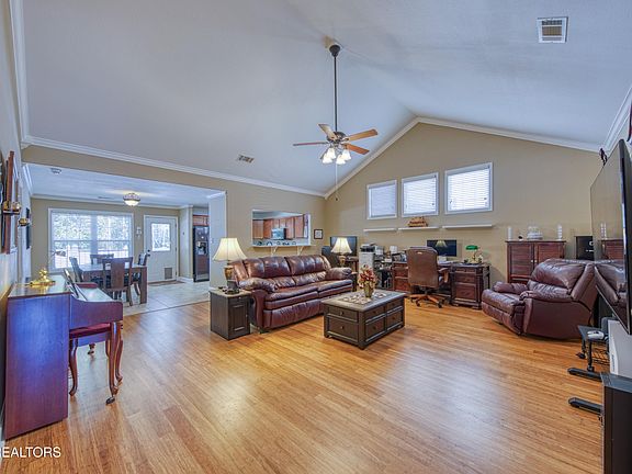 4th image of 1423 Hazelgreen Way