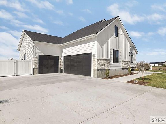 2nd image of 970 Pine Brook Ln