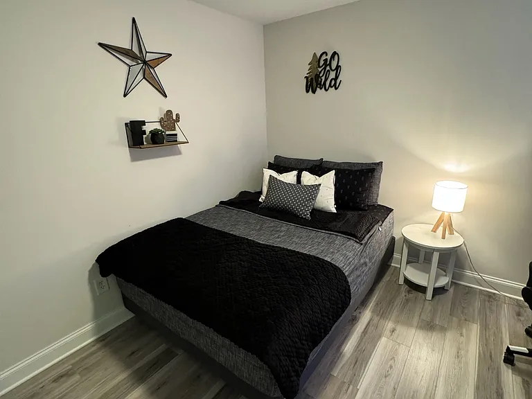 2nd bedroom
