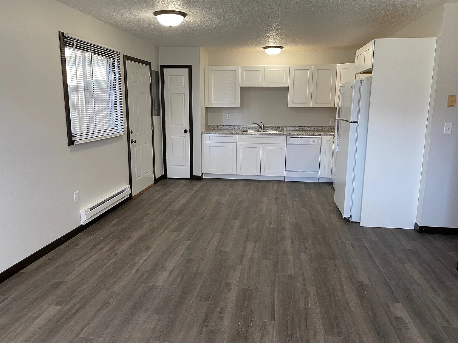 3 bed, 952 sqft, $1,100 — Photo 3