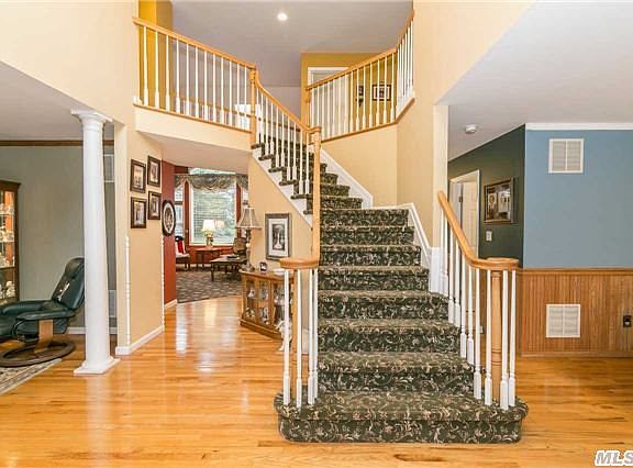 2nd image of 62 Cobblestone Dr