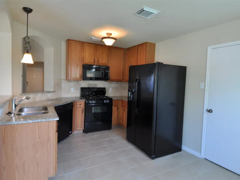 5823 Ridgebluff Ln — Photo 6