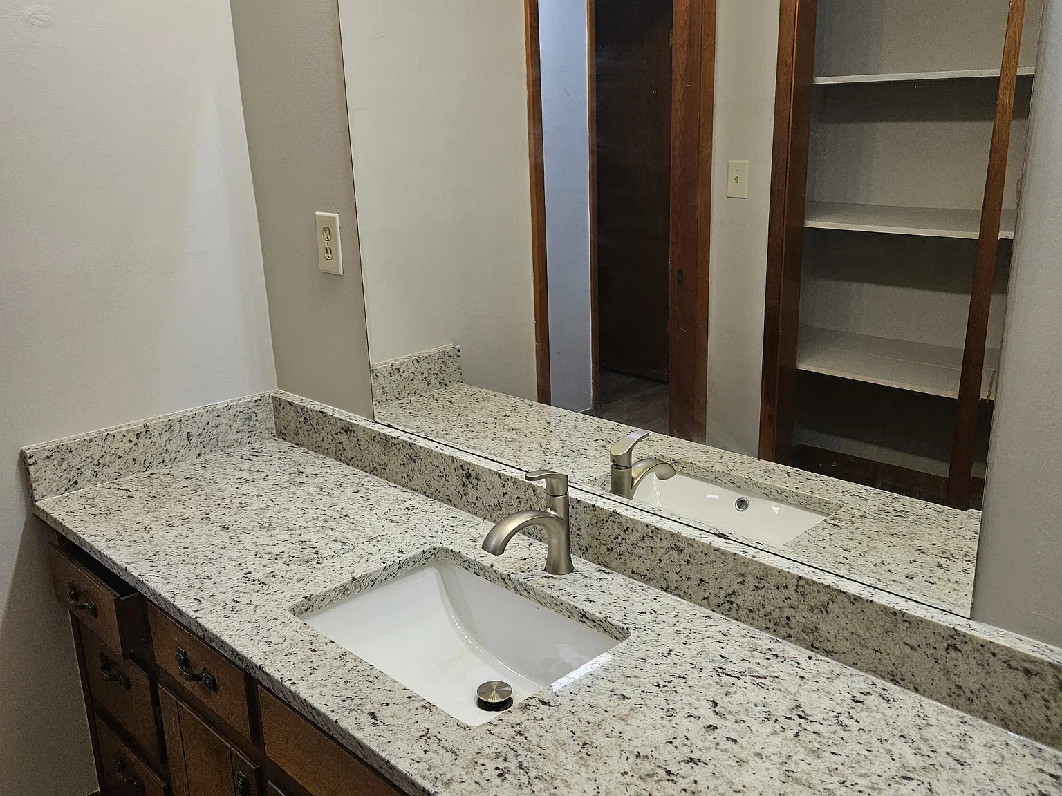 4 bed, 1995 sqft, $2,100 — Photo 3
