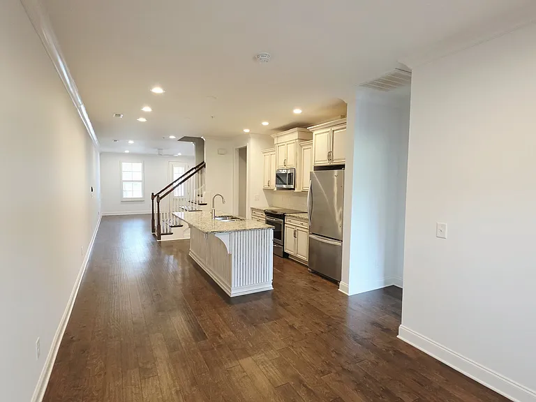 1623 Hampshire Pl — Photo 9