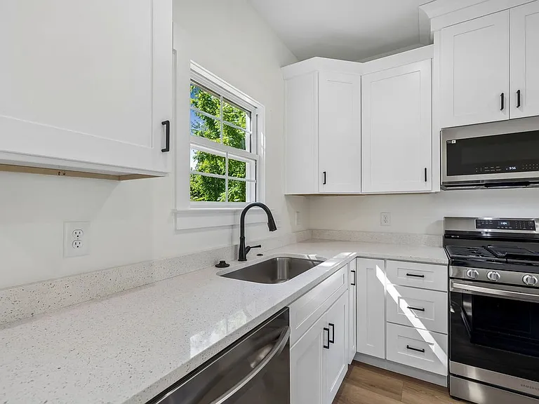 112 Rogers Ave — Photo 21