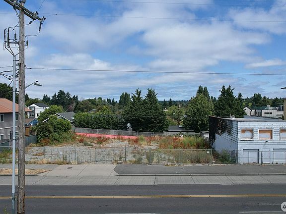 2nd image of 320 NW 85th Street