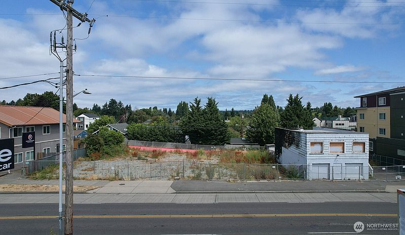 2nd image of 320 NW 85th Street