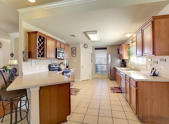 3rd image of 3820 Lake Des Allemands Dr