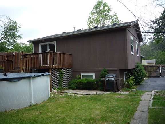 2nd image of 1115 N Oak Ter