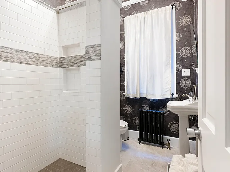 1046 Congress St #1 — Photo 8